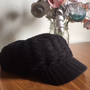 Cable knit style visor cap